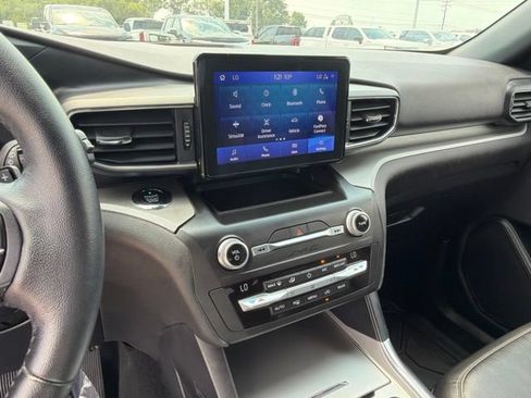 Used 2020 Ford Explorer XLT w/ Equipment Group 202A AWD/4WD image 24