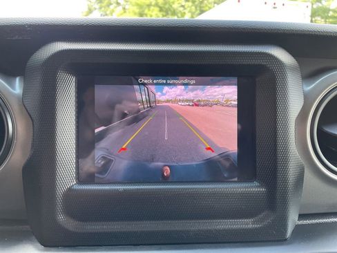 Used 2022 Jeep Gladiator Sport image 23