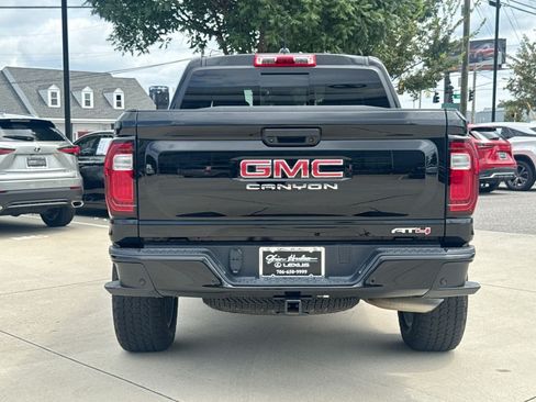 Used 2024 GMC Canyon AT4 w/ AT4 Premium Package AWD/4WD image 8