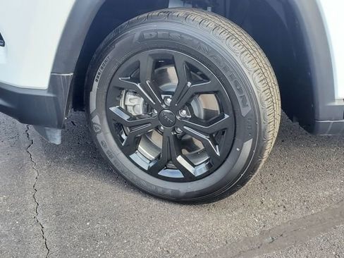 Certified 2024 Jeep Compass Latitude image 3