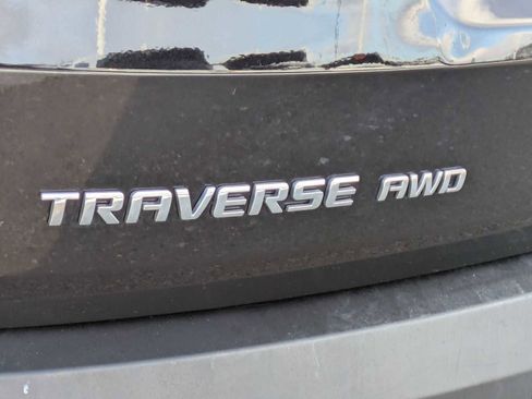 Used 2021 Chevrolet Traverse LT image 12