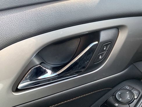 Certified 2019 Chevrolet Traverse LT w/ LT Premium Package image 17