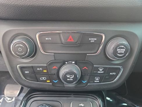 Used 2017 Jeep Compass Limited w/ Navigation Group AWD/4WD image 24