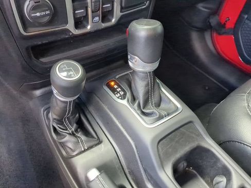 Used 2020 Jeep Wrangler Unlimited Sahara w/ Cold Weather Group AWD/4WD image 10