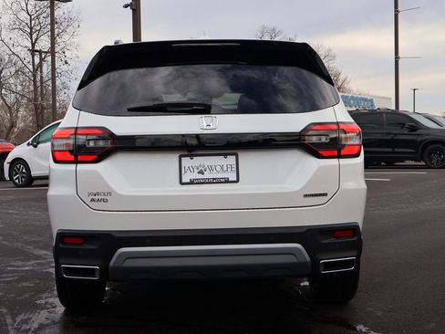 New 2025 Honda Pilot Touring image 6