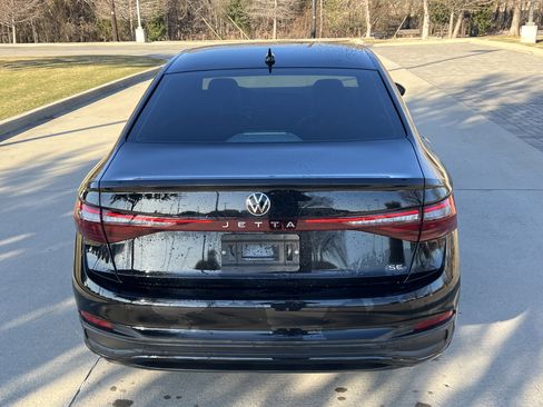 Certified 2025 Volkswagen Jetta SE image 7