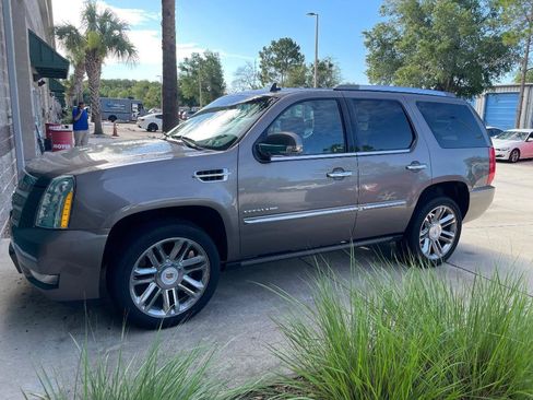 Used 2013 Cadillac Escalade Platinum AWD/4WD image 1