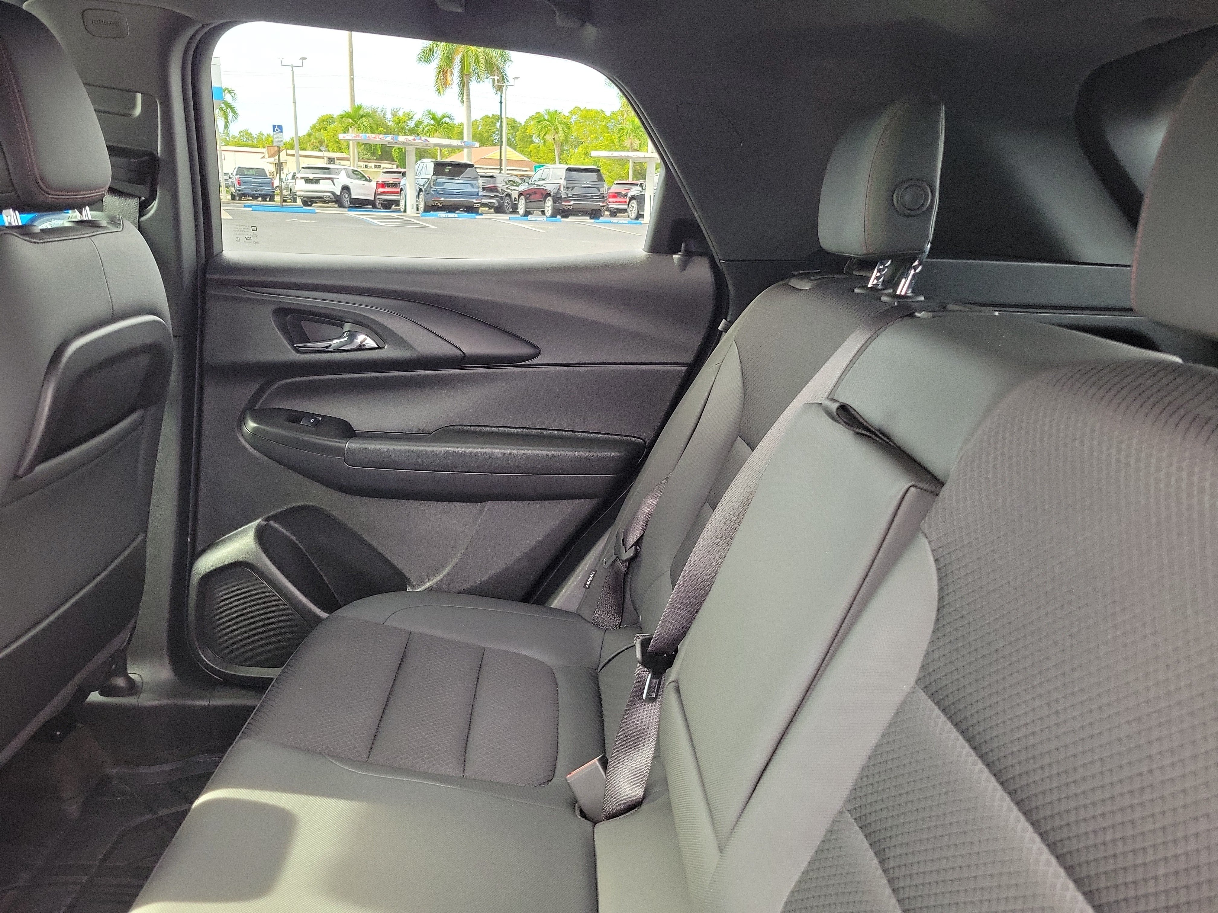 Used 2023 Chevrolet TrailBlazer RS w/ Convenience Package FWD image 9