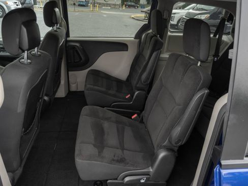 Used 2018 Dodge Grand Caravan SE w/ UConnect Hands-Free Group FWD image 19
