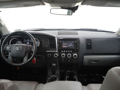 Used 2018 Toyota Sequoia SR5 AWD/4WD image 14
