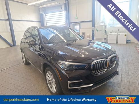 Used 2023 BMW X5 xDrive45e image 2