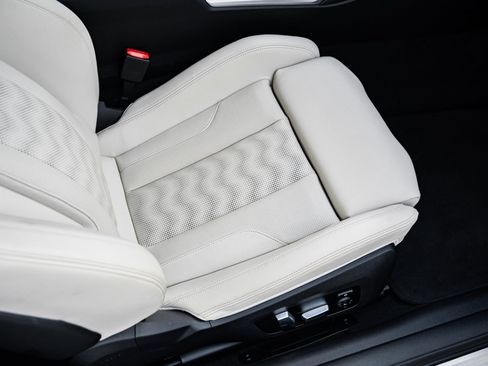 Used 2024 BMW M4 Coupe w/ Executive Package image 33