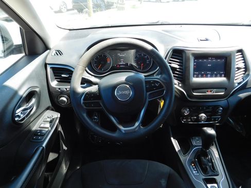 Used 2020 Jeep Cherokee Latitude FWD image 12