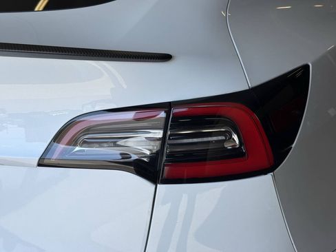 Used 2020 Tesla Model Y Performance AWD/4WD image 29