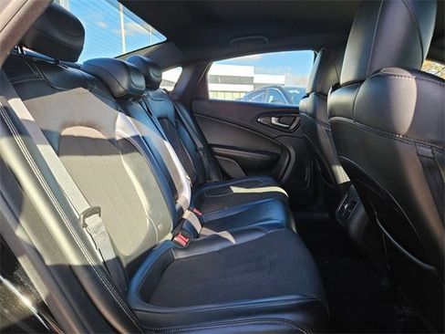 Used 2015 Chrysler 200 S w/ Comfort Group image 27