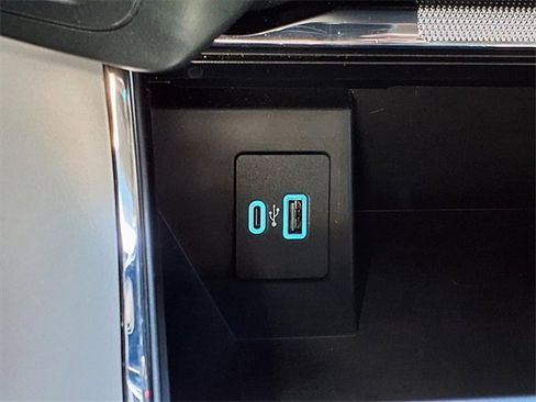 Used 2024 Ford F150 Lariat w/ FX4 Off-Road Package image 15