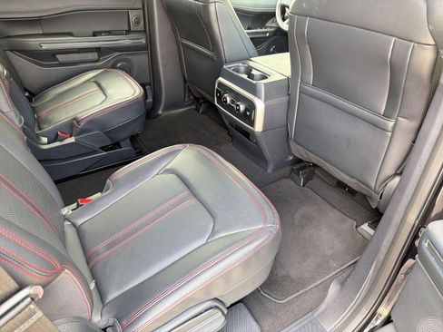 Used 2024 Ford Expedition Limited AWD/4WD image 30