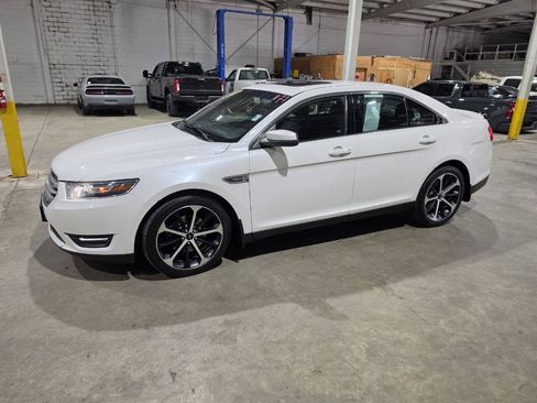 Used 2016 Ford Taurus SEL FWD image 1