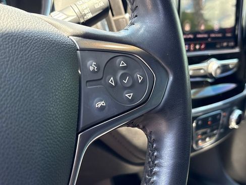 Used 2022 Chevrolet Traverse LT FWD image 13