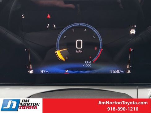 Used 2025 Chevrolet Trax LT w/ Driver Confidence Package FWD image 18