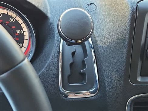 Used 2013 Dodge Grand Caravan SE image 27