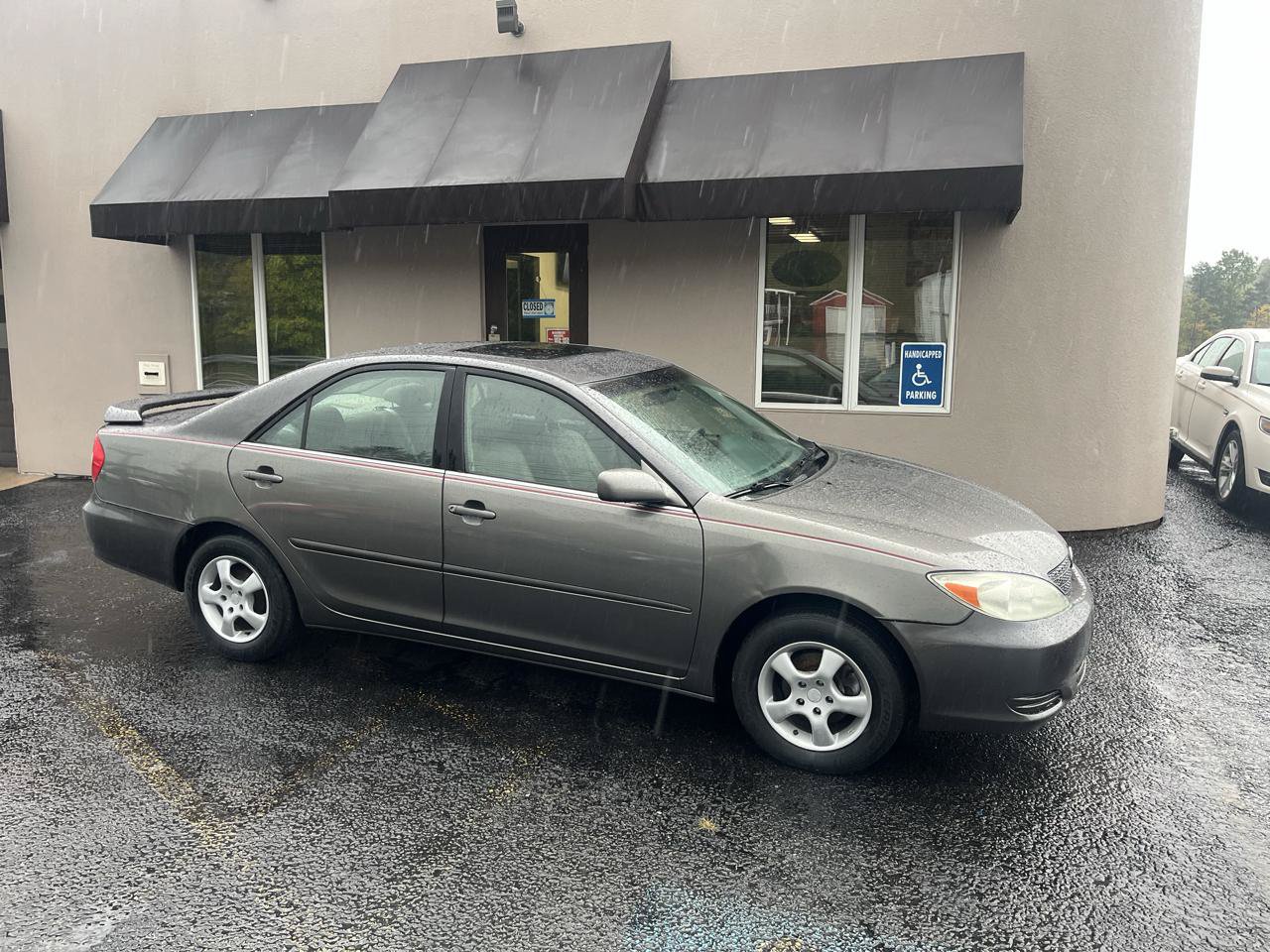Used 2003 Toyota Camry XLE FWD image 3