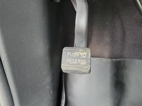 Used 2018 Jeep Grand Cherokee Laredo RWD image 13