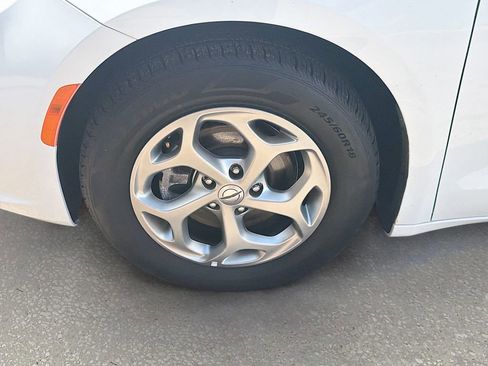 Used 2024 Chrysler Pacifica Limited FWD image 43