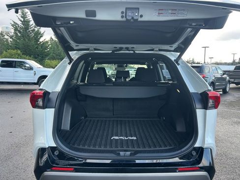 Used 2022 Toyota RAV4 SE image 24