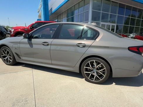 Used 2022 BMW 530e xDrive w/ Premium Package AWD/4WD image 6