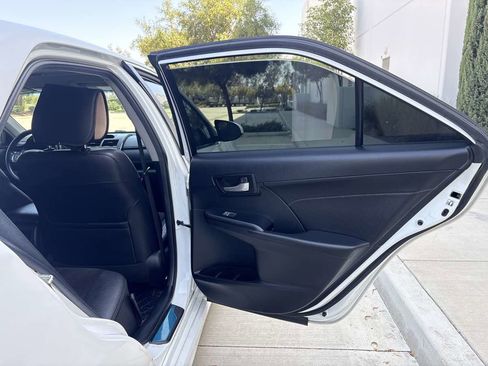 Used 2013 Toyota Camry SE w/ Leather Pkg FWD image 12
