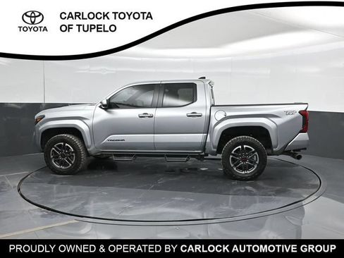 Used 2025 Toyota Tacoma TRD Sport w/ TRD Sport Upgrade Package AWD/4WD image 10