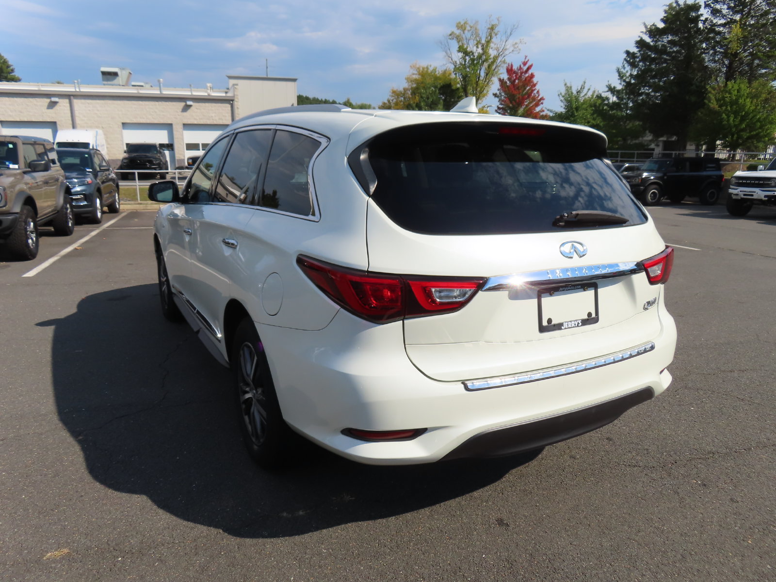 Used 2016 INFINITI QX60 Luxe w/ Premium Package AWD/4WD image 6