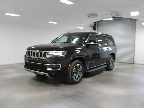 Used 2024 Jeep Wagoneer Series II AWD/4WD image 4