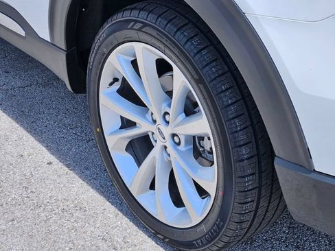 Used 2024 Ford Explorer Platinum w/ Technology Package AWD/4WD image 8