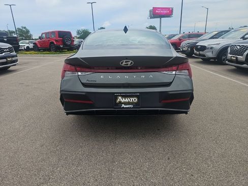 Certified 2024 Hyundai Elantra SEL w/ Convenience Package FWD image 4