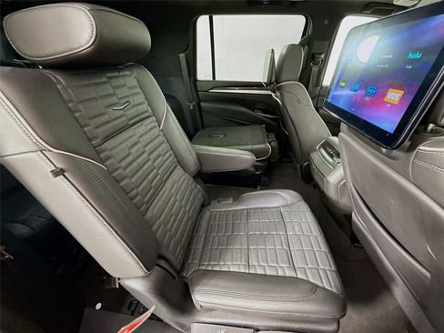 Used 2025 Cadillac Escalade ESV V AWD/4WD image 22