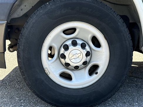 Used 2017 Chevrolet Express 3500 image 24