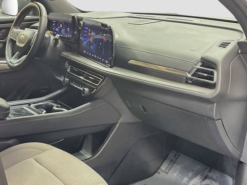 Used 2024 Chevrolet Traverse LT w/ Enhanced Driving Package AWD/4WD image 32