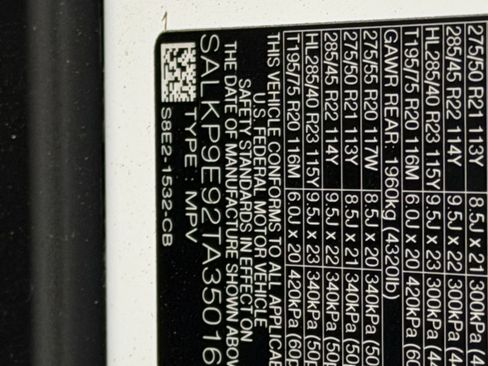 Certified 2026 Land Rover Range Rover SE image 21