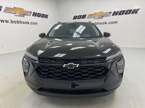 New 2026 Chevrolet Trax LT w/ Driver Confidence Package FWD image 2