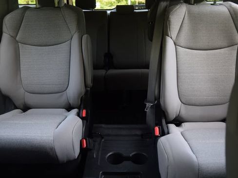 Used 2024 Toyota Sienna LE AWD/4WD image 16