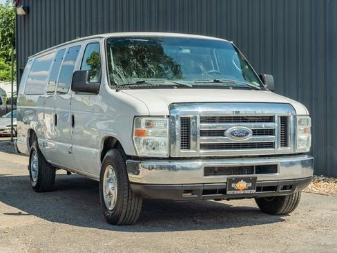 Used 2014 Ford E-350 and Econoline 350 XLT image 8