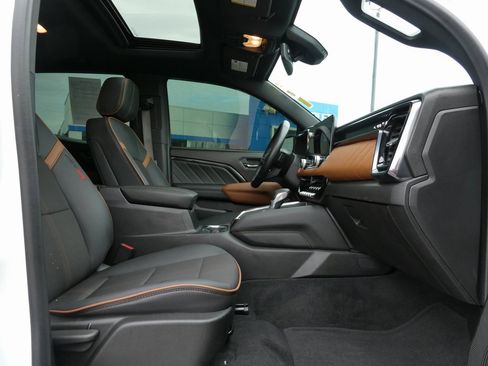 Certified 2024 GMC Canyon AT4 image 13