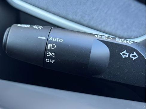 Certified 2025 Nissan Kicks SV image 23