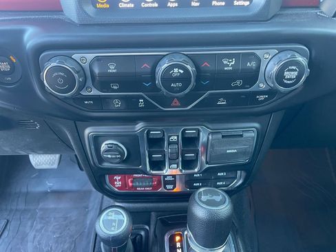 Used 2022 Jeep Wrangler Unlimited Rubicon w/ Xtreme Recon 35" Tire Package image 17