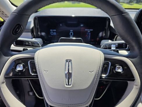 Used 2025 Lincoln Aviator Reserve w/ Illumination Package image 23