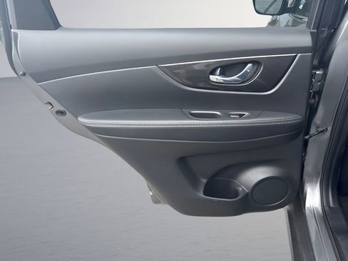 Used 2018 Nissan Rogue SV AWD/4WD image 27