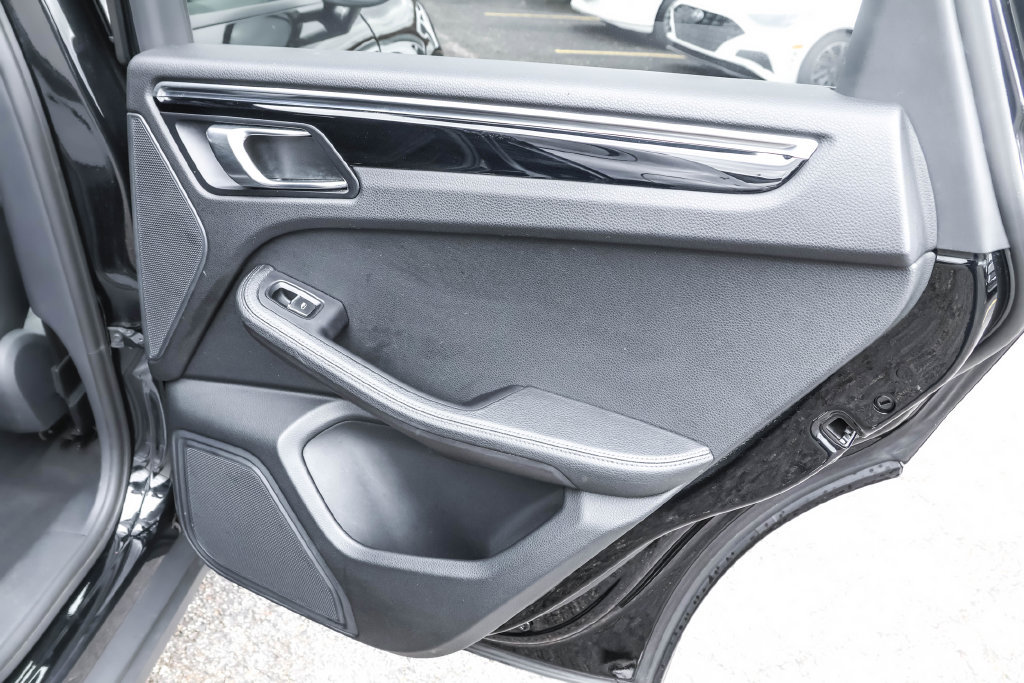 Used 2023 Porsche Macan AWD/4WD image 27