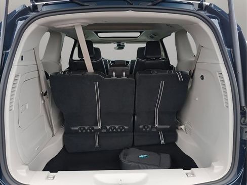 Certified 2023 Chrysler Pacifica Limited image 28
